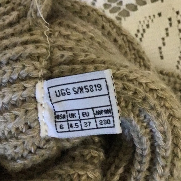 UGG knitted boots with 3 wooden buttons, cream/tan with grey heel - Picture 15 of 16